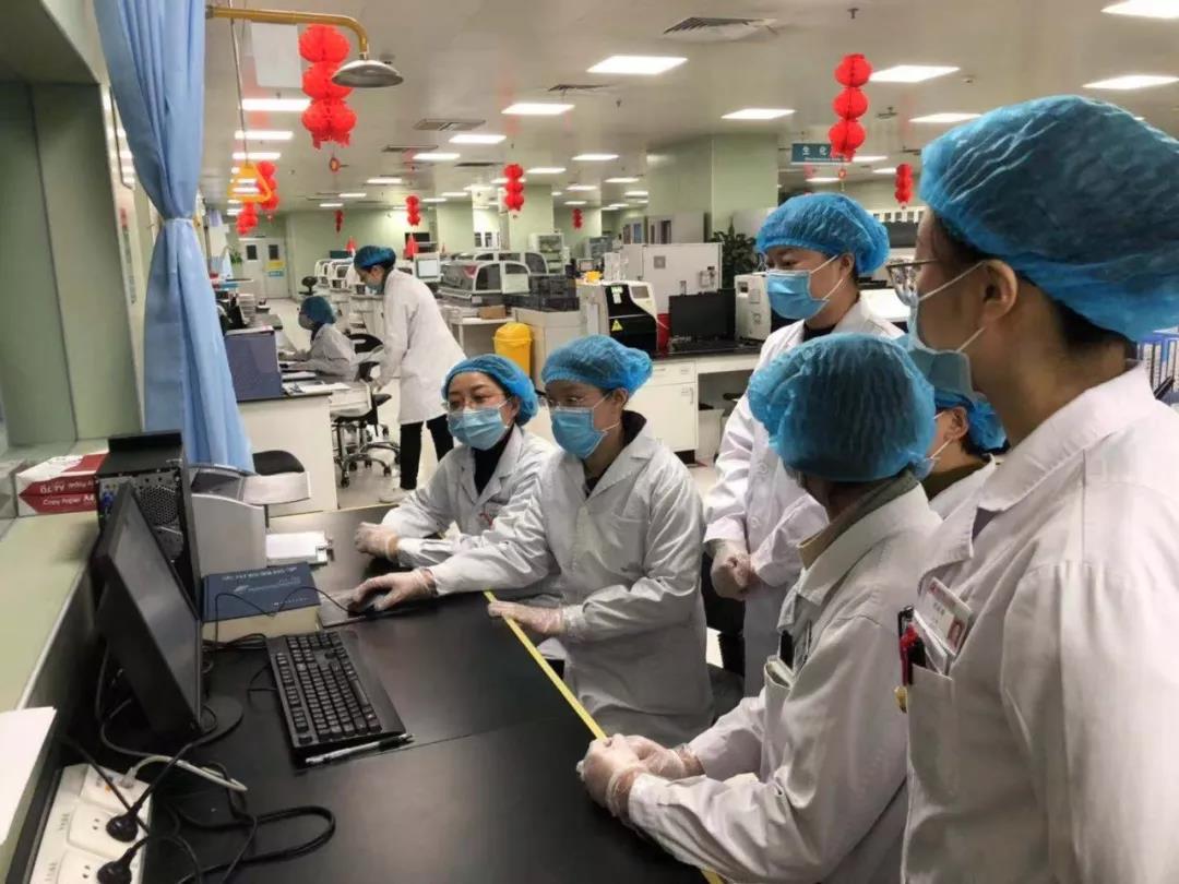 门诊精神科党委下属各支部众志成城合力抗疫