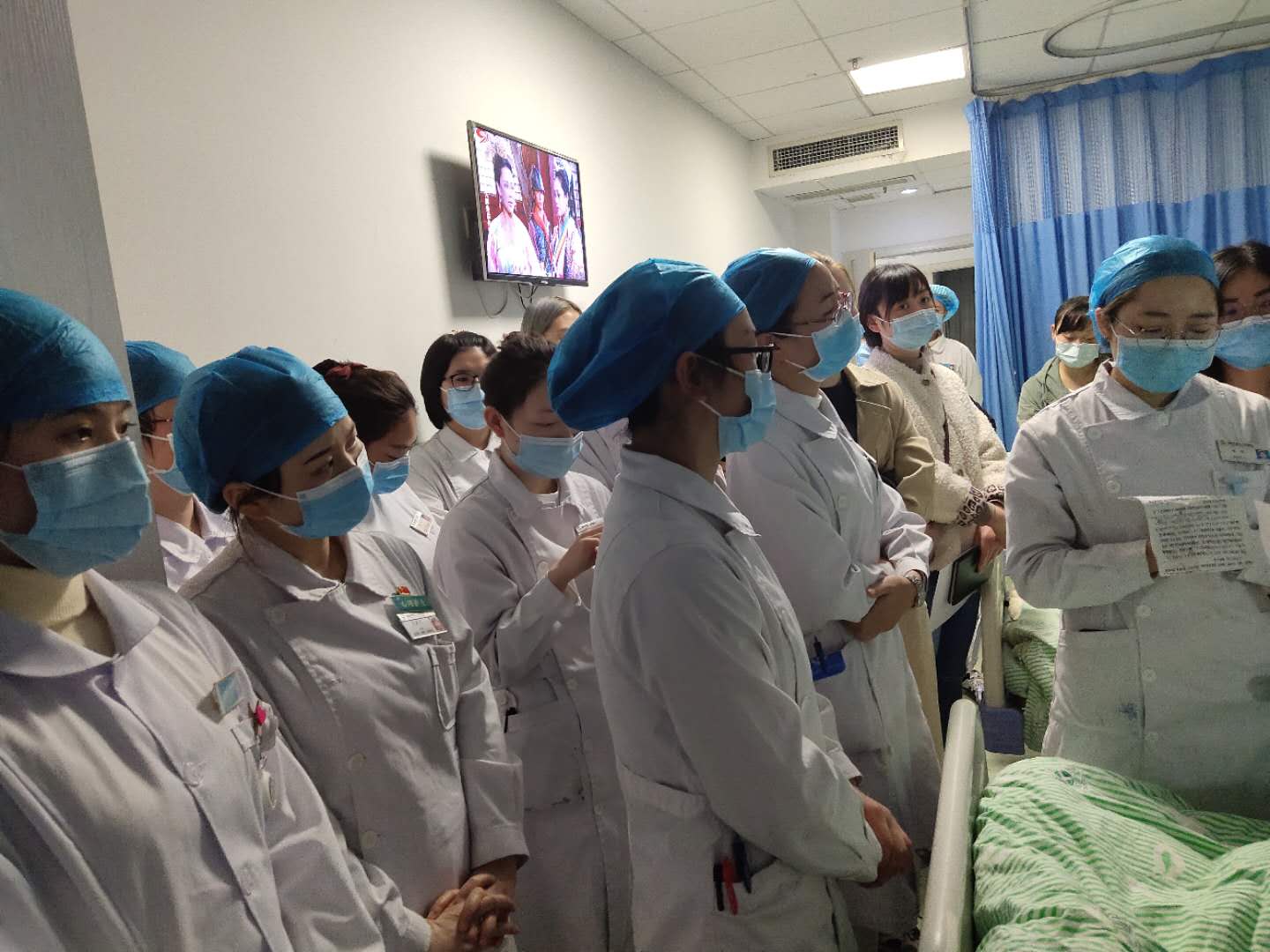 查房2.jpg 查房2.jpg