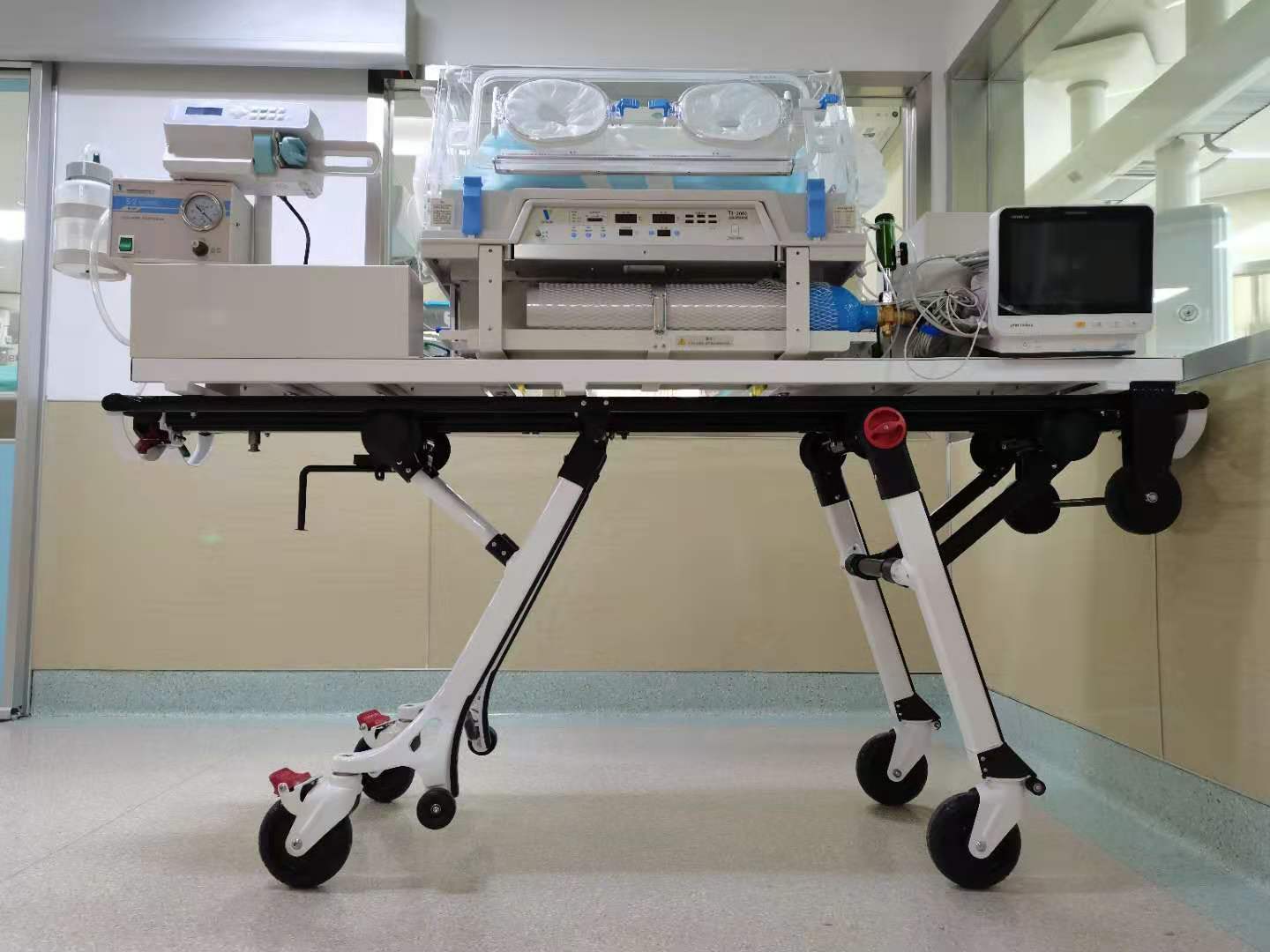 我院儿科引进”移动的新生儿监护病房“ 转运生的希望