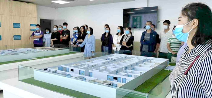 参观.jpg 参观.jpg