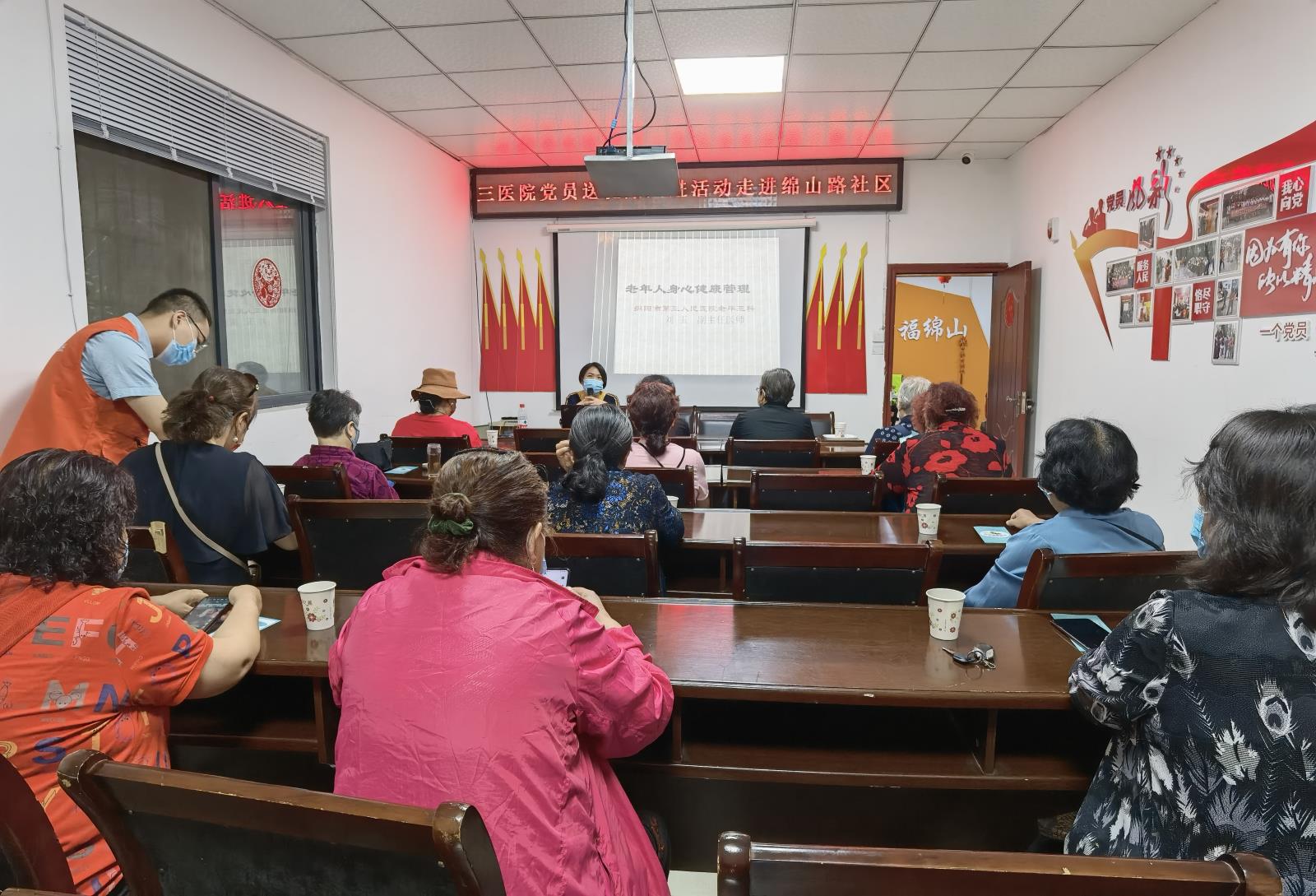“三医党员送健康六进”活动走进游仙绵山路社区