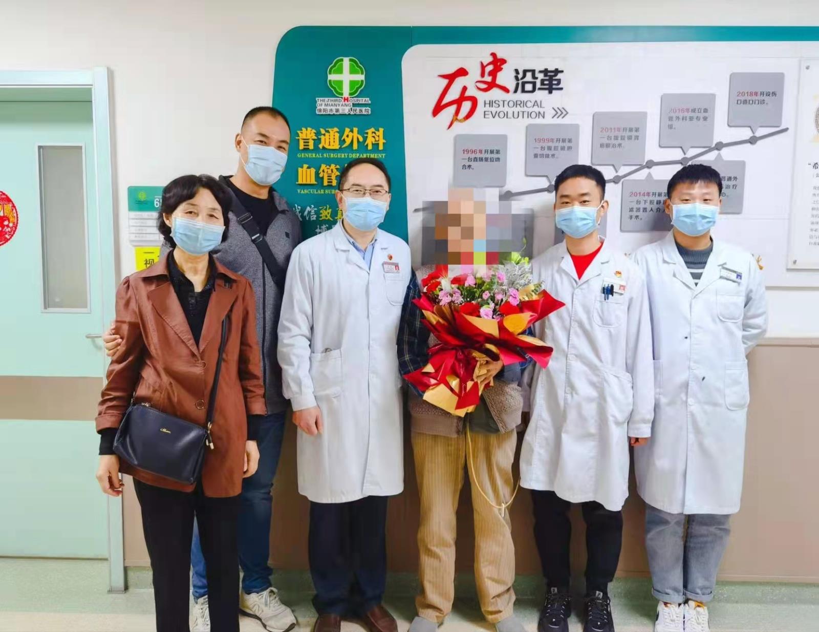 77岁大爷因“癌”而来，因“爱”重获新生