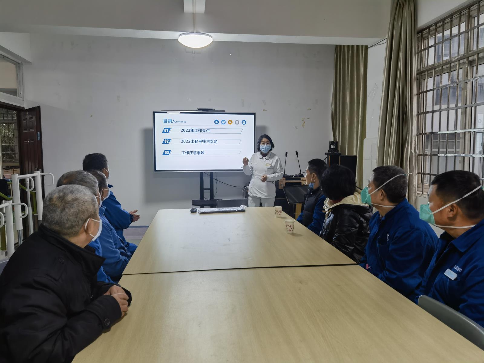 工人.jpg 工人.jpg