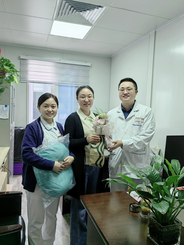 “5.12”国际护士节慰问老干部