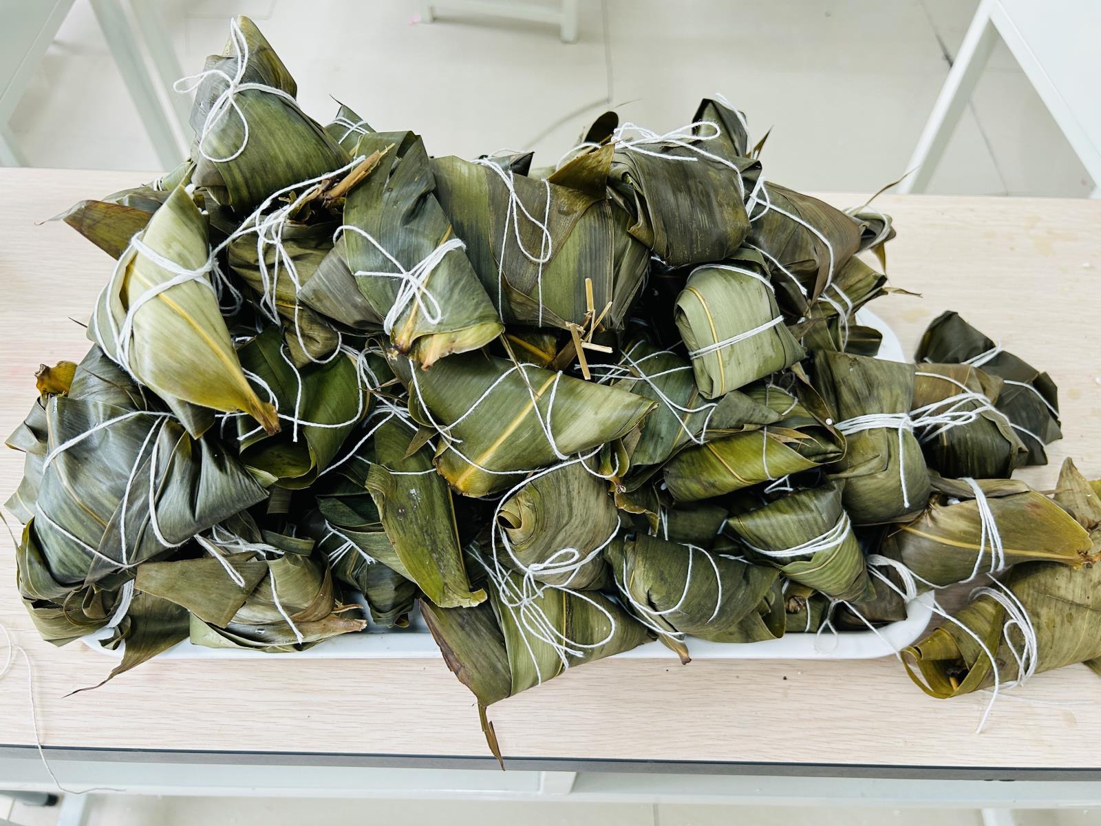 重症精神二科提前为住院患者过端午