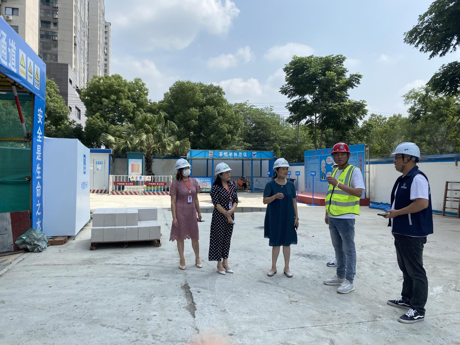 党委委员、副院长王绍彬前往高新分院督导检查安全工作