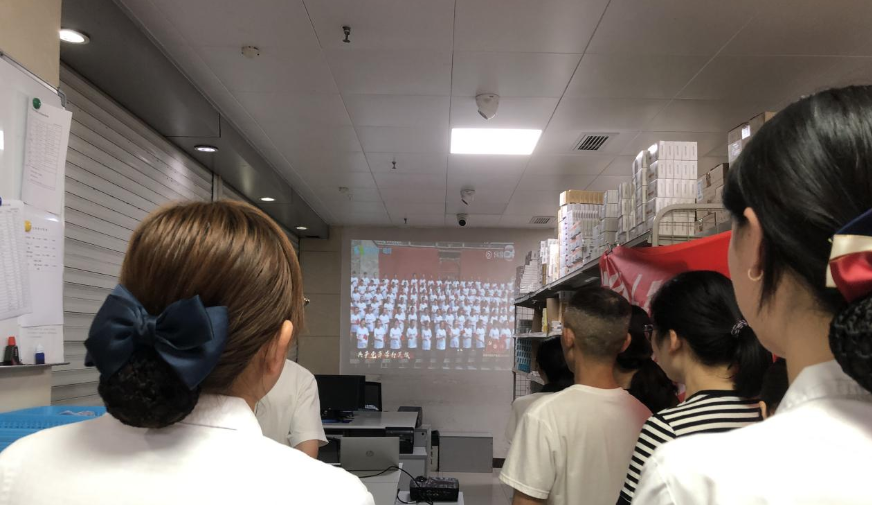 门诊大科第六党支部召开6月党员大会及 “重温入党誓词，重忆入党初心”主题党日活动