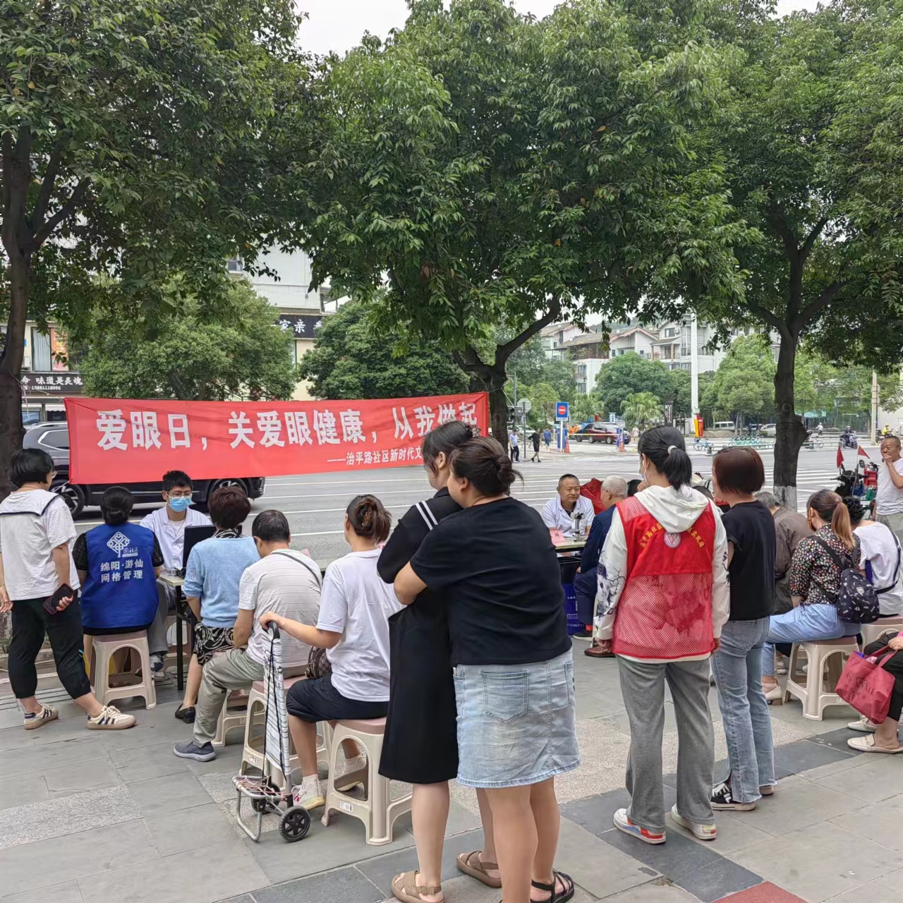 “三医党员送健康六进”活动走进游仙绵山路社区