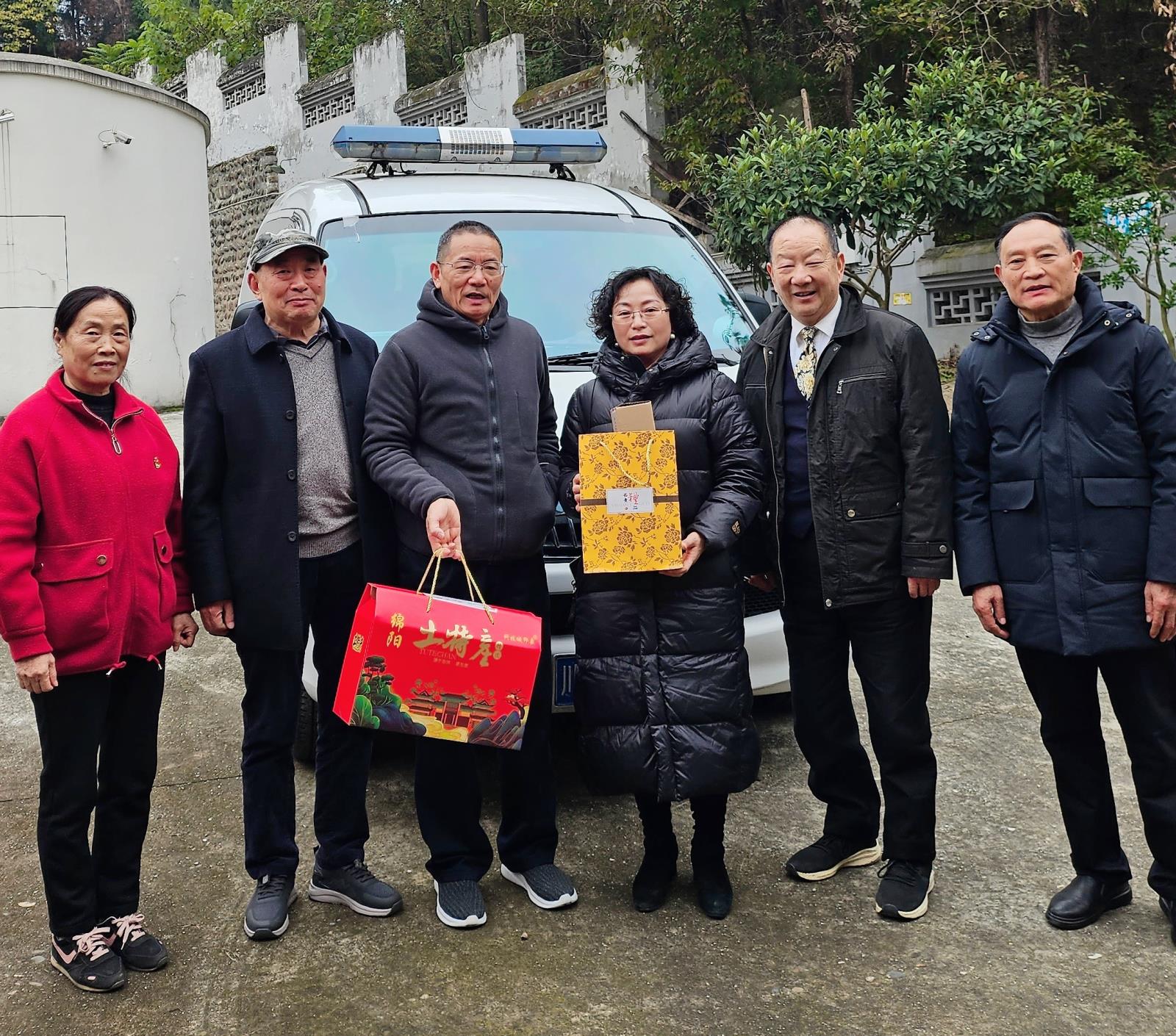 离退休党委组织开展走访慰问离休干部、退休老领导、高龄老人活动