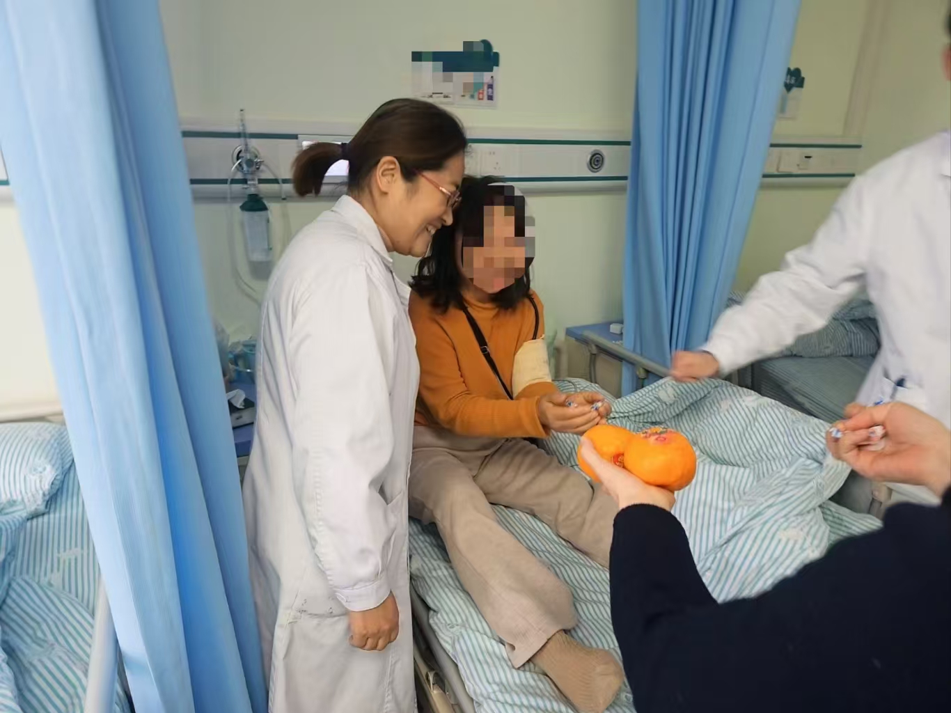 新春慰问患者图片2_20250127213527.jpg 新春慰问患者图片2_20250127213527.jpg