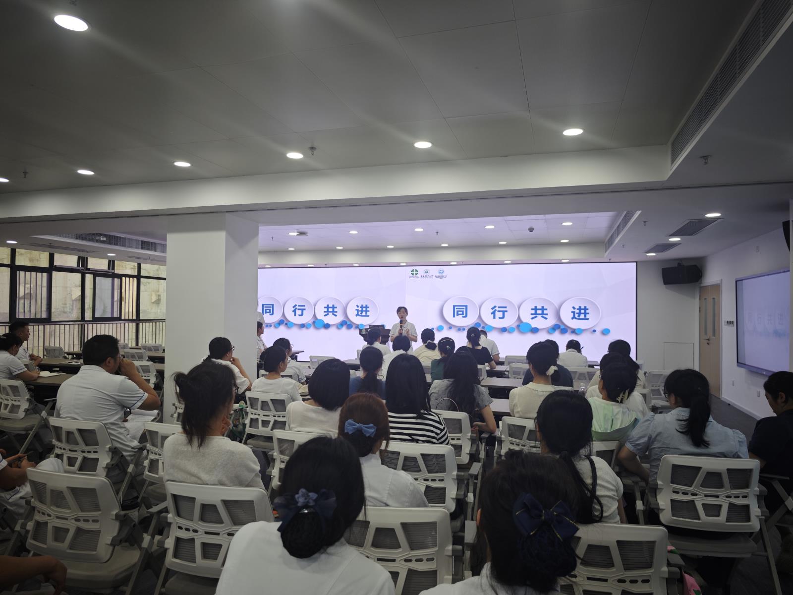 精神大科护理人员开展2025年二季度业务查房