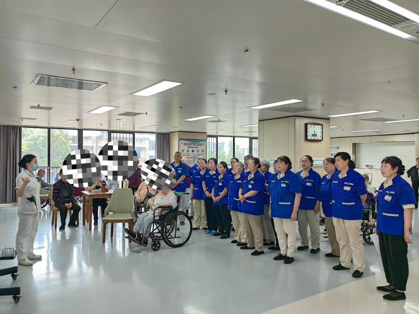 老年病三科开展鼻饲法陪护培训