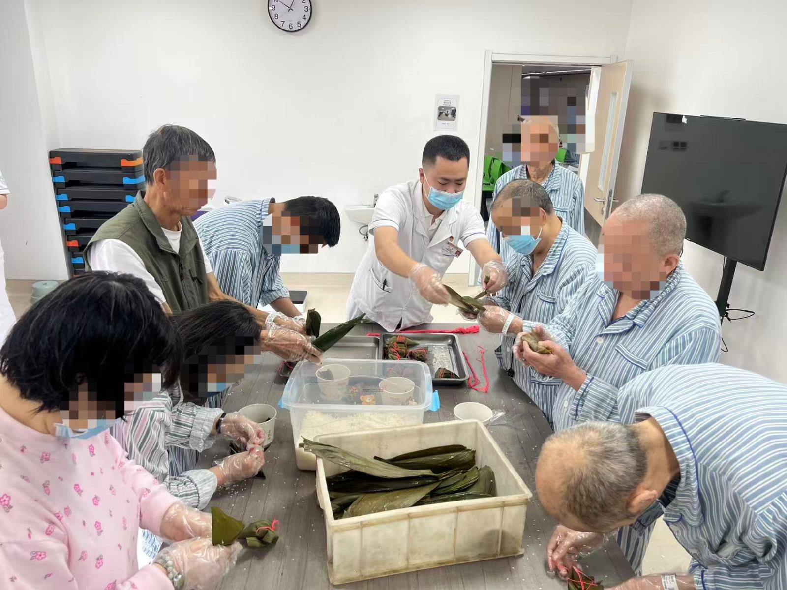 粽香传情 艾暖人心——重症精神三科开展端午主题康复活动