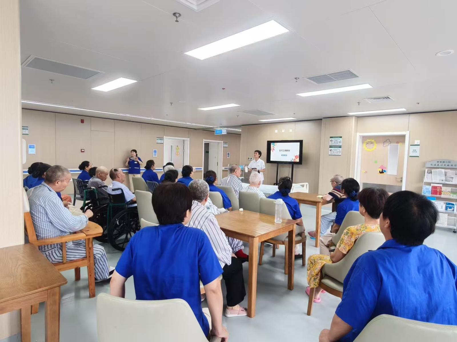 老年病三科开展陪护翻身培训