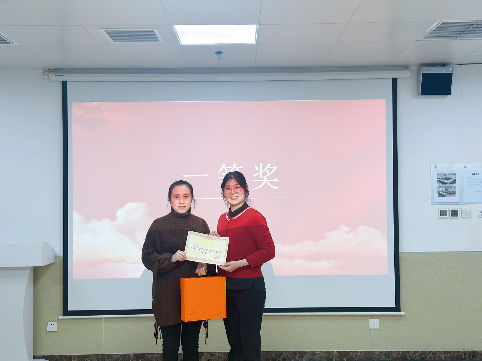 颁奖1.jpg 颁奖1.jpg